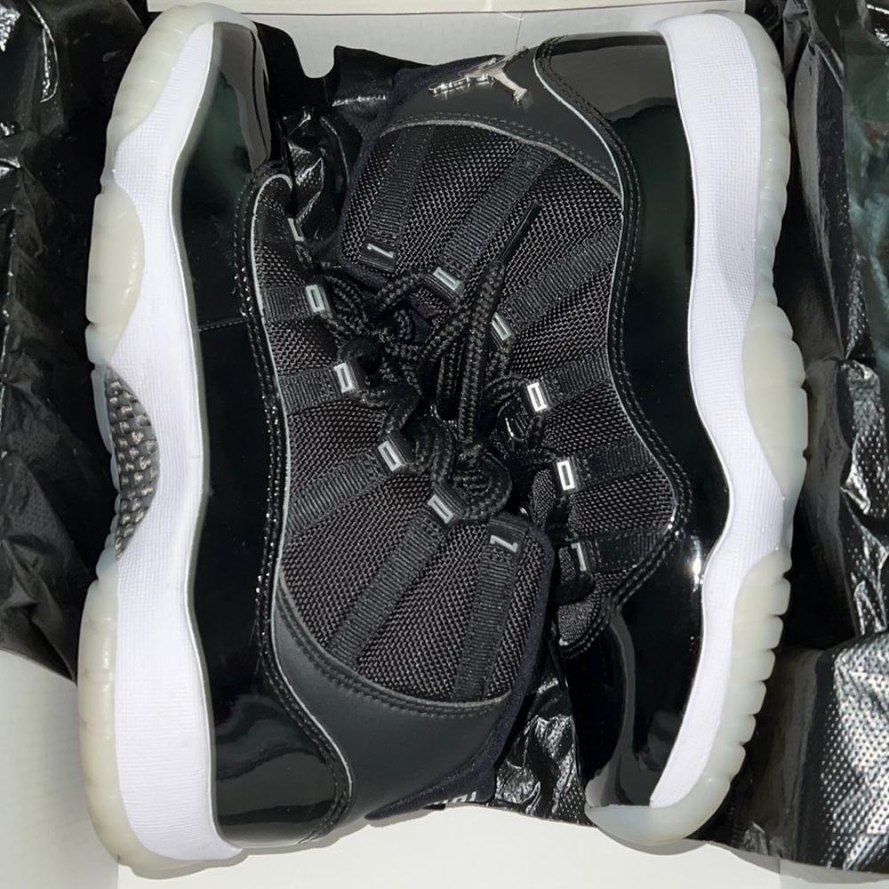 Air Jordan 11 Retro (GS) GREAT CONDITION